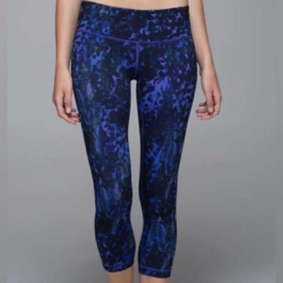 💜LULULEMON WUNDER UNDER CROP LEGGINGS💜 - Picture 2 of 6